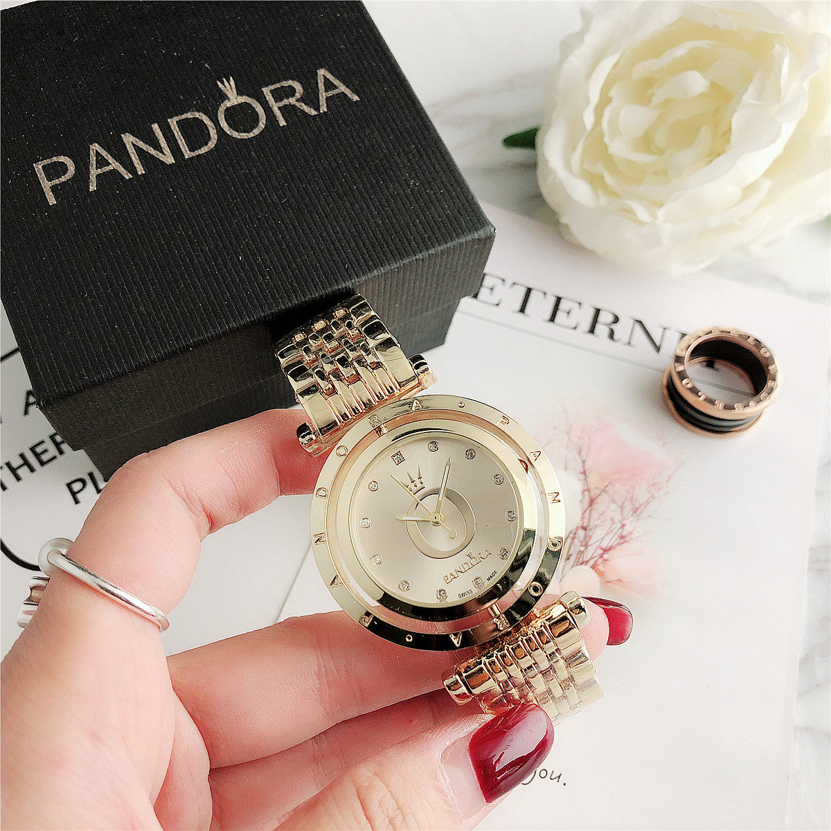 P A N D O R A Moments Lauttier
